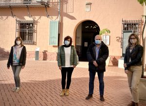 Noves treballadores amb l'alcalde